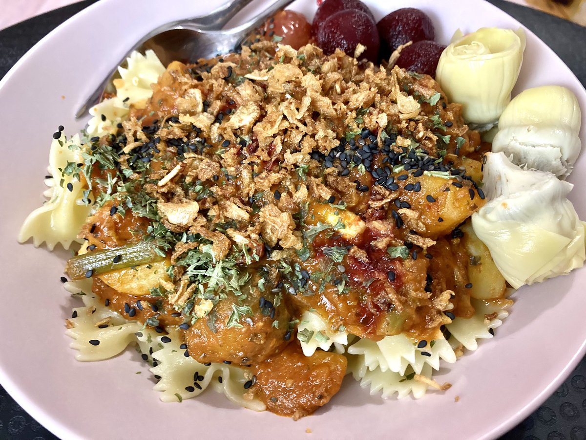Bicolinchen's tweet photo. Ich komm dazu. Wie isses?
Bei mir gibt’s Pasta mit Bolo und Zeugs. 😁

 #promidinner #bicolicious #bicooking #vegan #govegan https://t.co/baWg3sS8sZ