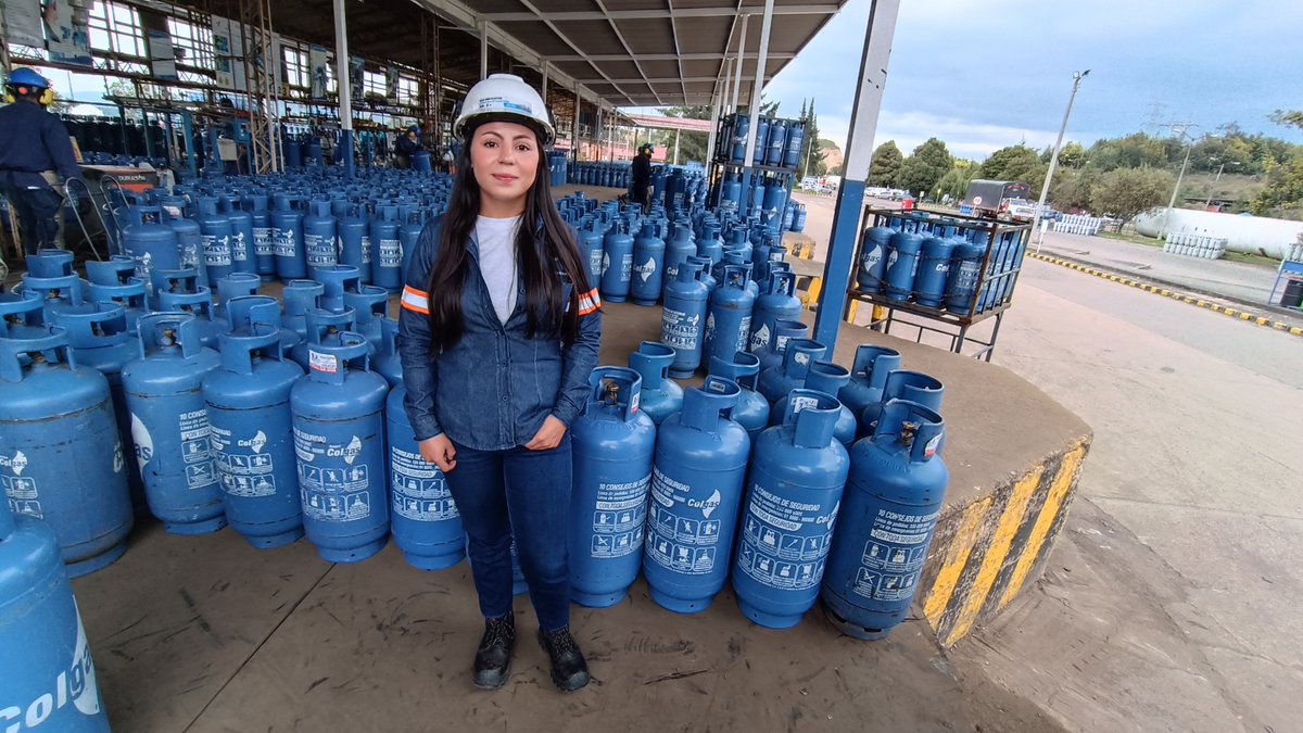 GasnovaCo's tweet photo. #HistoriasWINLPG “Me ha ido muy bien en el sector del #GasLP, sector al que cada día llegan más mujeres, lo cual demuestra que estamos marcando la diferencia”, Nelly Cepeda, supervisora de plataforma en la planta de envasado de #NORGAS en Mosquera (Cundinamarca). https://t.co/trtb9sHX0q