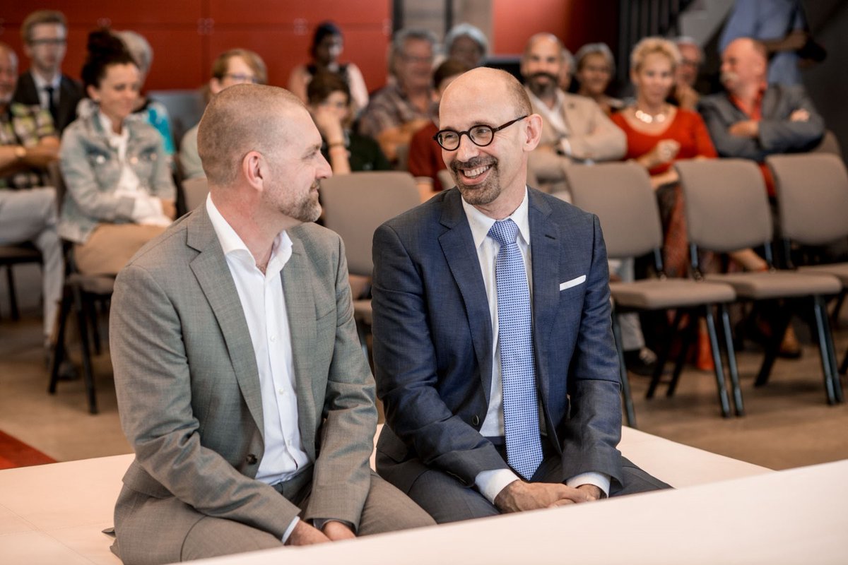 Vandaag viert Vlaanderen feest. Al 5 jaar heeft 11 juli een extra fijne betekenis voor me - toen stapten mijn man en ik immers in het huwelijksbootje. Dat heet dan een "houten" jubileum. Het is in ieder geval geen hout vasthouden dat we het dubbele wel halen #vlaamsefeestdag
