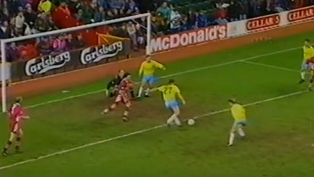 premlgeplayers's tweet photo. 1738. Keith SCOTT

11.12.1993
Liverpool 1-2 SWINDON TOWN (73 mins)

A looping cross from the left by Kevin Horlock is headed goalwards by Andy Mutch, forcing a good save from Grobbelaar. The loose ball drops to Keith Scott who turns and scores from the edge of the six-yard box. https://t.co/7RcpskFuX4