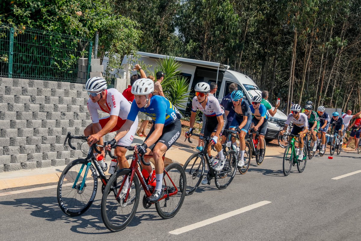 fscl_cycling's tweet photo. 🇵🇹#EuroRoad22🇪🇺 U23

13. @AKluckers +03"
49. Cédric Pries +03"
50. @MatsWenzel +03"
65. @RafMarques1 +3'51"
72. Loïc Bettendorff +5'05"
94. @ToM28062002 Paquet +10'04"

📸 UVP - Federação Portuguesa de Ciclismo (1,2) &amp; Freddy Guérin - @directvelo (3,4) https://t.co/0OH3GmQAkQ