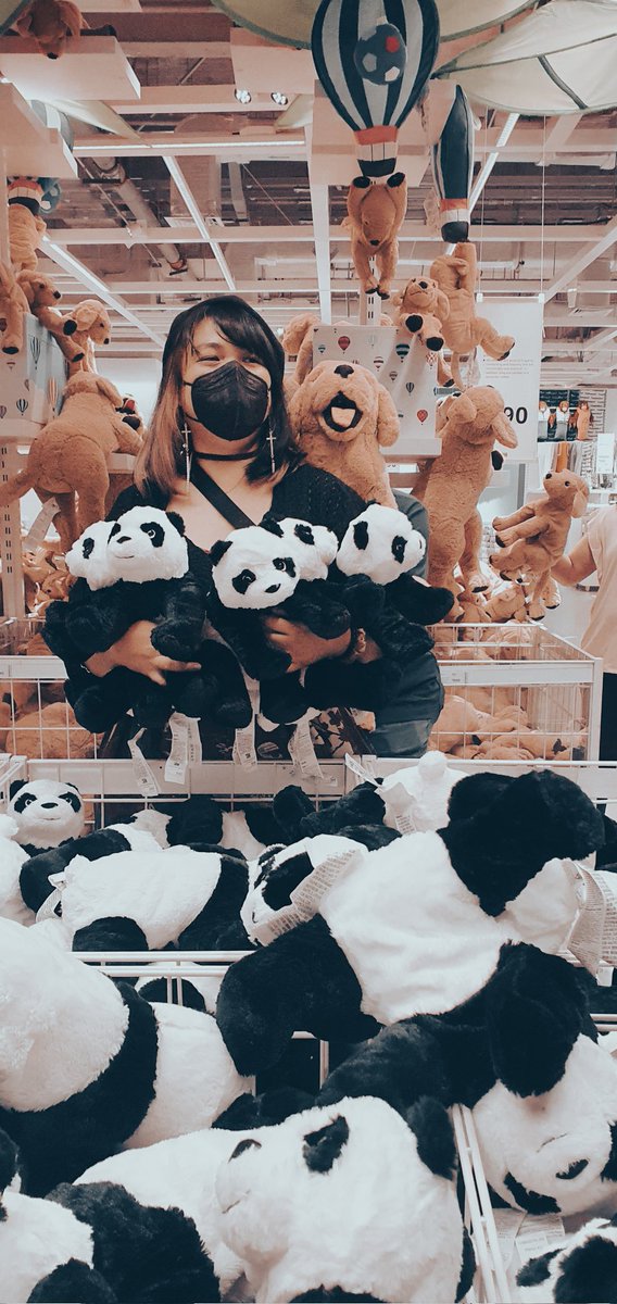 mythleis's tweet photo. Went to Ikea and had photos with the pandas 🥰🐼
220624 https://t.co/Zf0hfCVwAi