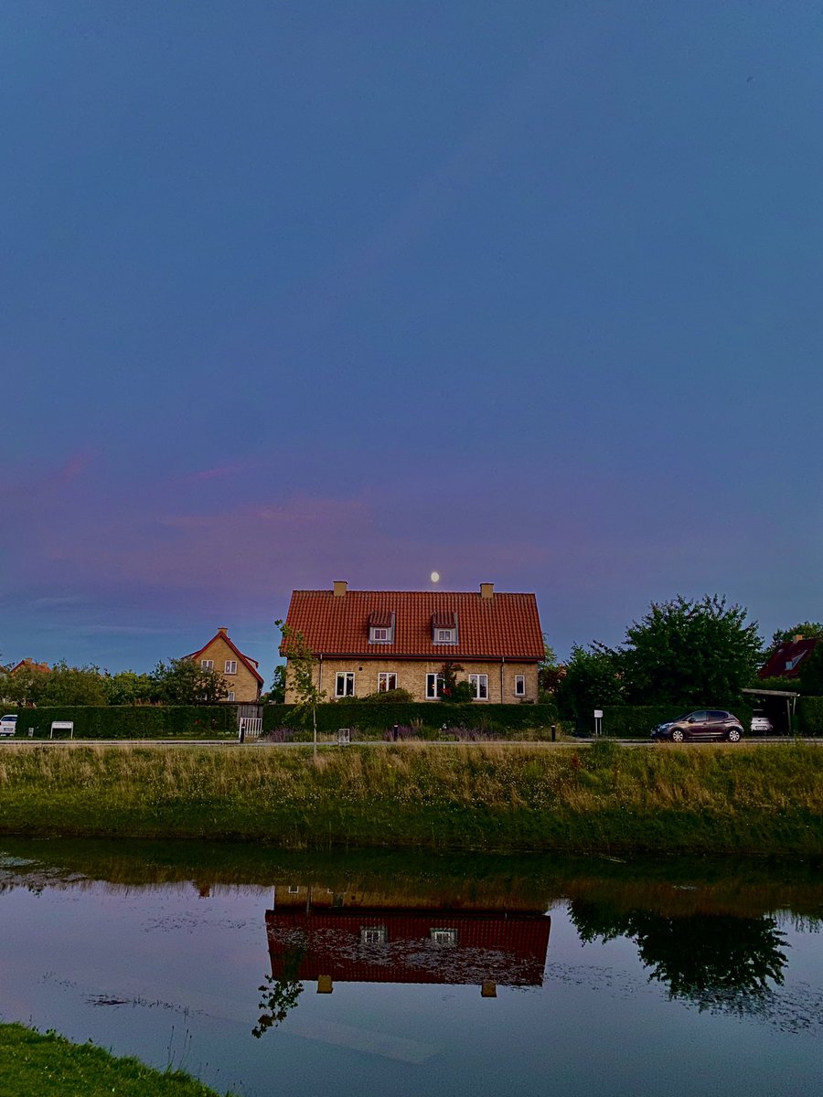 AlonsoRosasH's tweet photo. Clear night sky in Aarhus https://t.co/bzVML337K3