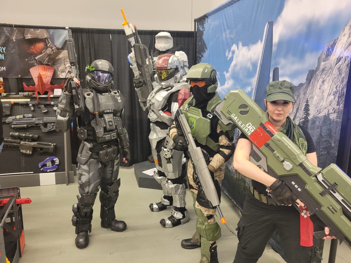 AseretSoria's tweet photo. El mejor día de la vida, me divertí tanto en la Comic-Con que ni oportunidad de tomar tantas fotos como me hubiera gustado!!! #Mtlcomiccon #thebestdate #LoveYou https://t.co/tMDXLZGQxC