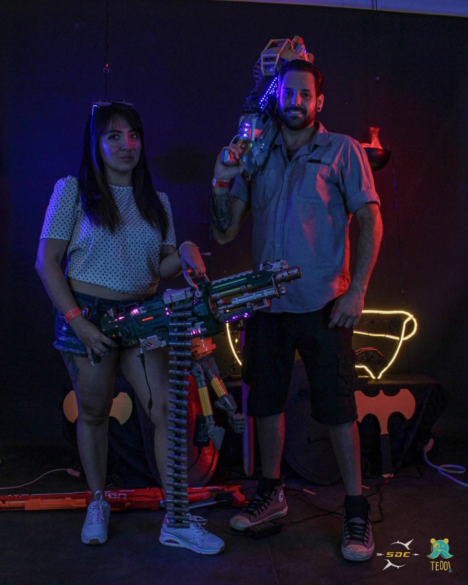 AseretSoria's tweet photo. El mejor día de la vida, me divertí tanto en la Comic-Con que ni oportunidad de tomar tantas fotos como me hubiera gustado!!! #Mtlcomiccon #thebestdate #LoveYou https://t.co/tMDXLZGQxC
