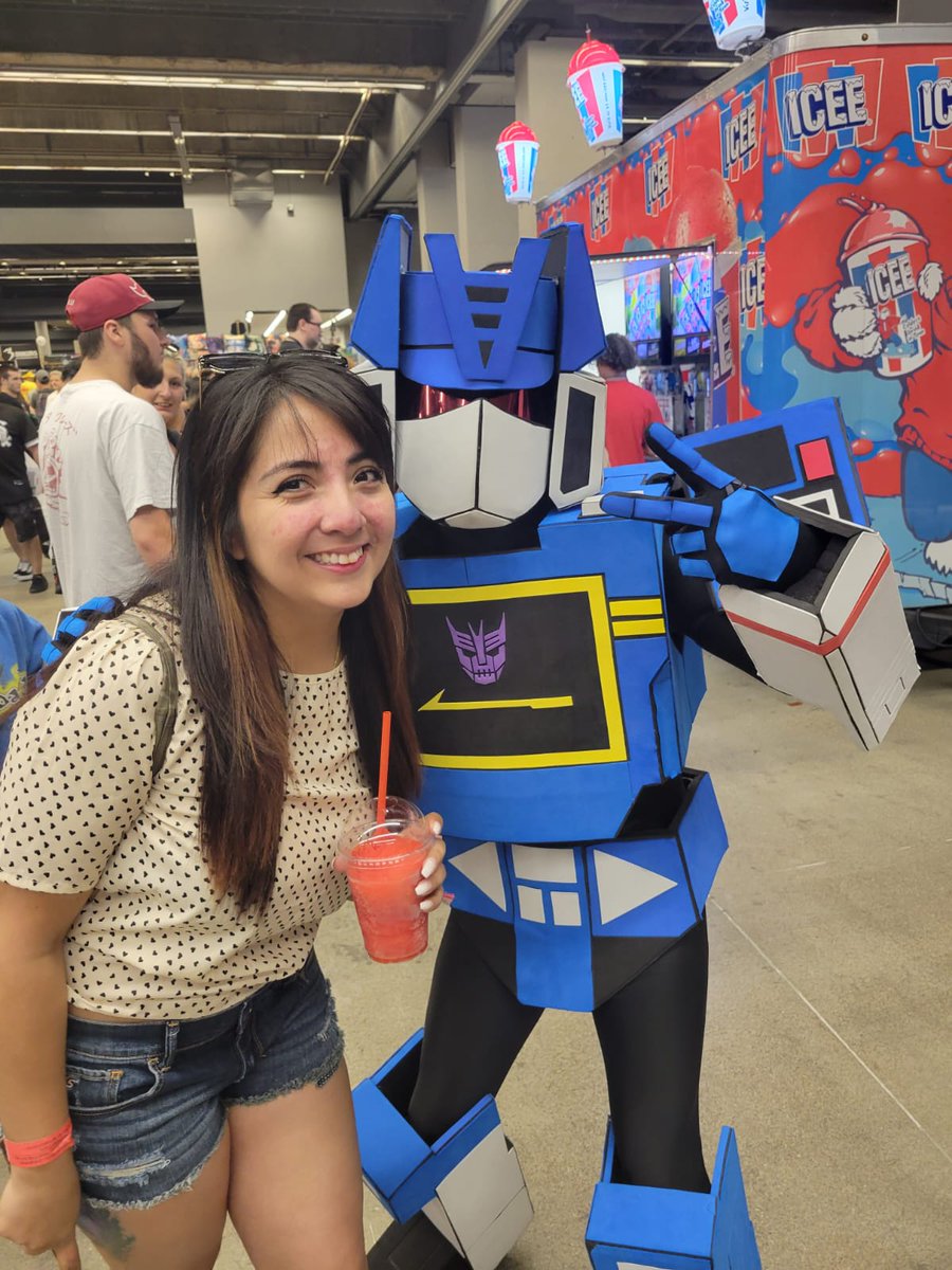 AseretSoria's tweet photo. El mejor día de la vida, me divertí tanto en la Comic-Con que ni oportunidad de tomar tantas fotos como me hubiera gustado!!! #Mtlcomiccon #thebestdate #LoveYou https://t.co/tMDXLZGQxC