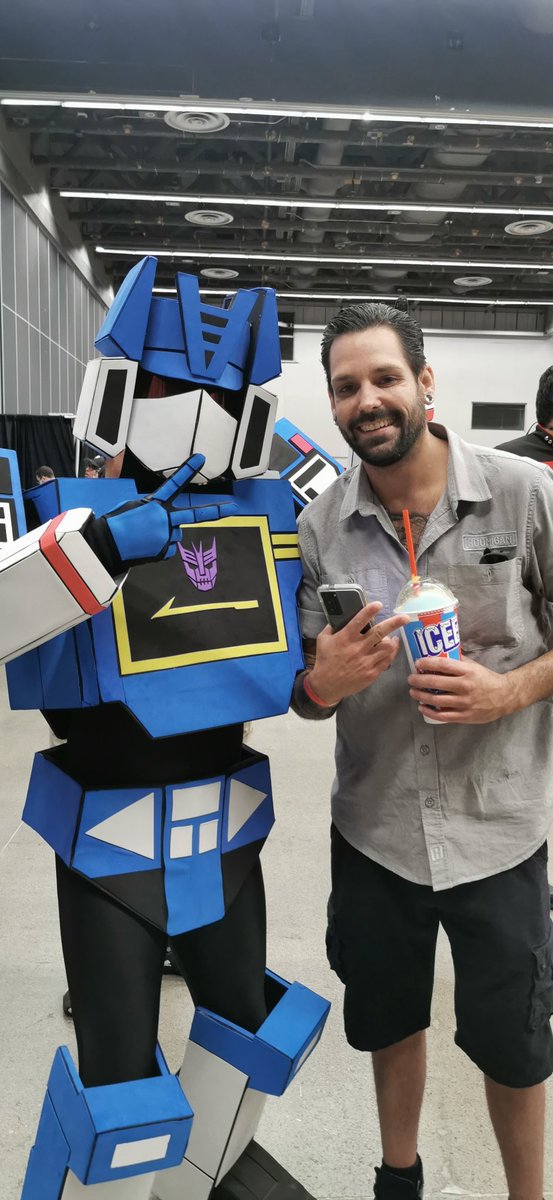 AseretSoria's tweet photo. El mejor día de la vida, me divertí tanto en la Comic-Con que ni oportunidad de tomar tantas fotos como me hubiera gustado!!! #Mtlcomiccon #thebestdate #LoveYou https://t.co/tMDXLZGQxC
