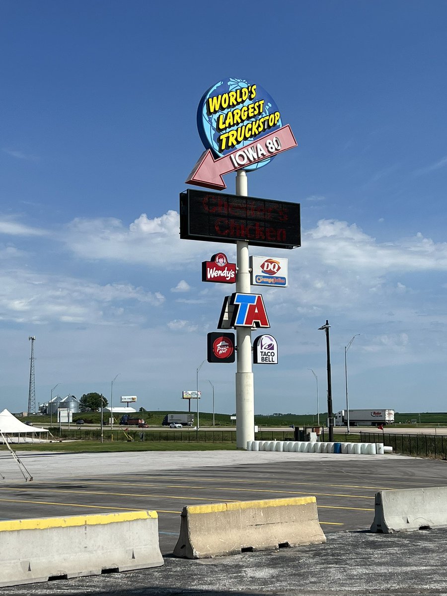 jgault13's tweet photo. One rule of this trip: if I see something claiming to be “World’s Largest _____”, I am required to stop. #RoadtoEugene https://t.co/X9VYIGBooi