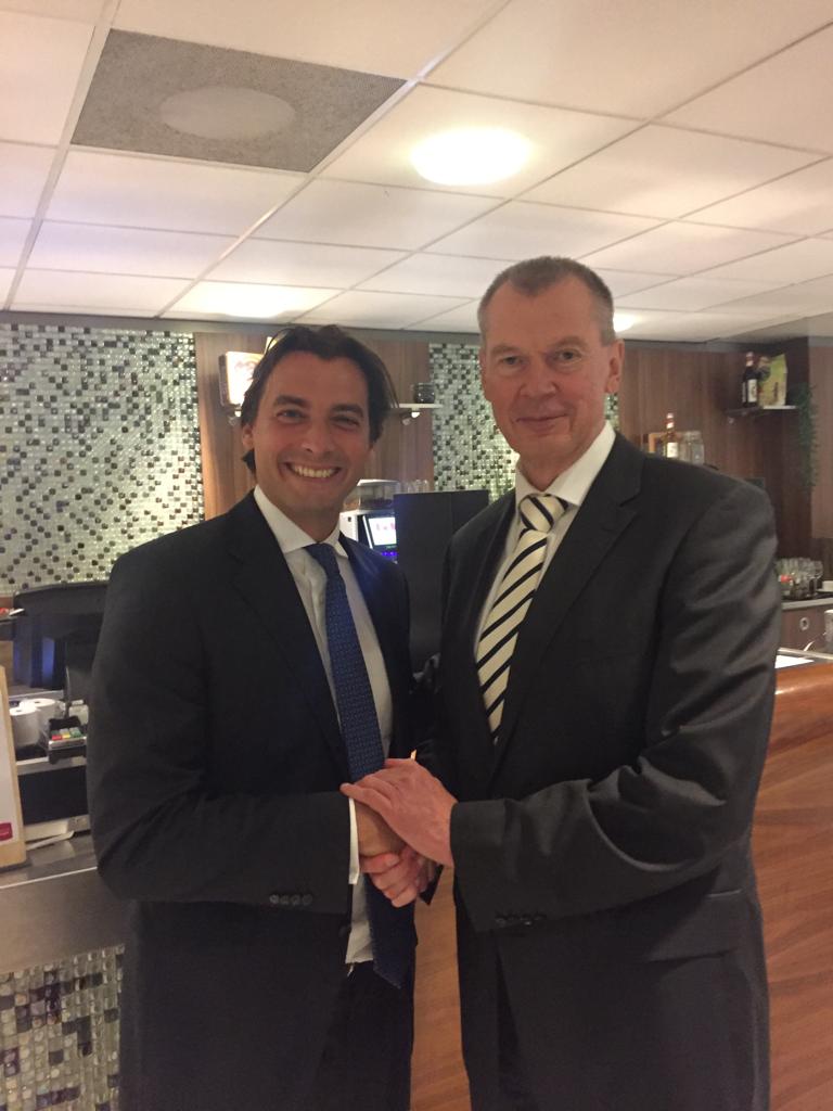 rusembassynl's tweet photo. 10 июля 2022 г. Посол России🇷🇺 в Нидерландах🇳🇱 А.В.Шульгин выступил на массовом (более 1 тыс. участников) мероприятии, организованном руководством голландской оппозиционной партии @fvdemocratie по украинской проблематике.
👉
https://t.co/Ye0rDTgmUp https://t.co/bvHwSmMT3S