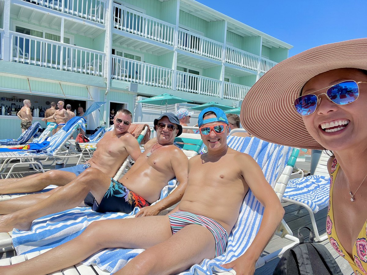 susantran's tweet photo. #191/365 Grateful for a fun last day of vacation; it included #BoatSlip pool with #DeckDaddy, Ed DJing at #Crown, and loads of time catching up with friends. #Gratitude2022 https://t.co/7Re0iYhFOw