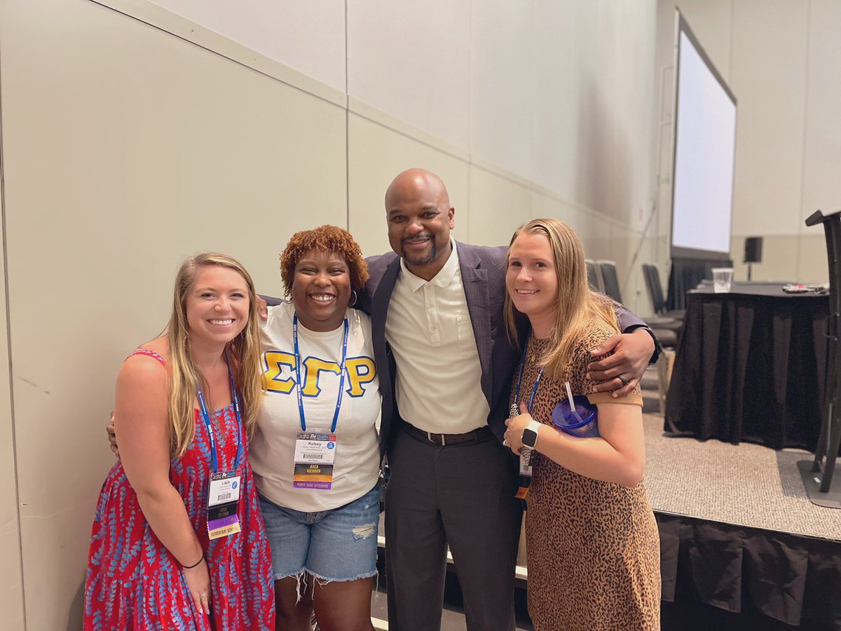 Lizzie Knapp tweet media