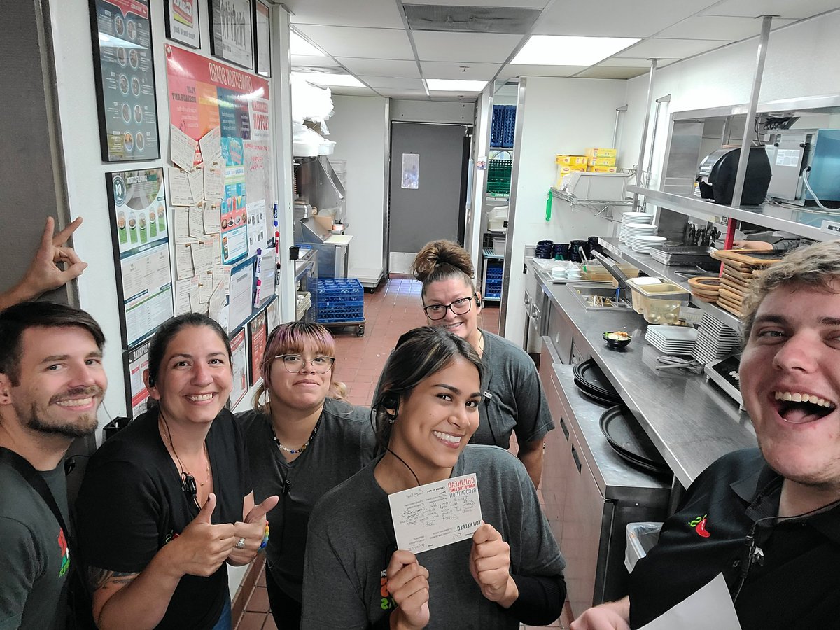 EricTom222's tweet photo. ATL! ATL! Great job Caroline at lunch today! Making sure every guest counts. Communicating with the team. And helping out wherever the help was needed. Keep up the great work! #chilislove #teamstreamwood @Chilis @shellywolf6 @LukeFBrockman https://t.co/AvhQUcma2B