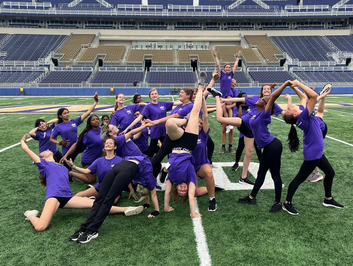 JMUColorguard's tweet photo. JMU SBC 2022:  The Chas-Slayyyys!
#jmusbc #jmusbc2022 https://t.co/jsIOwIEf59