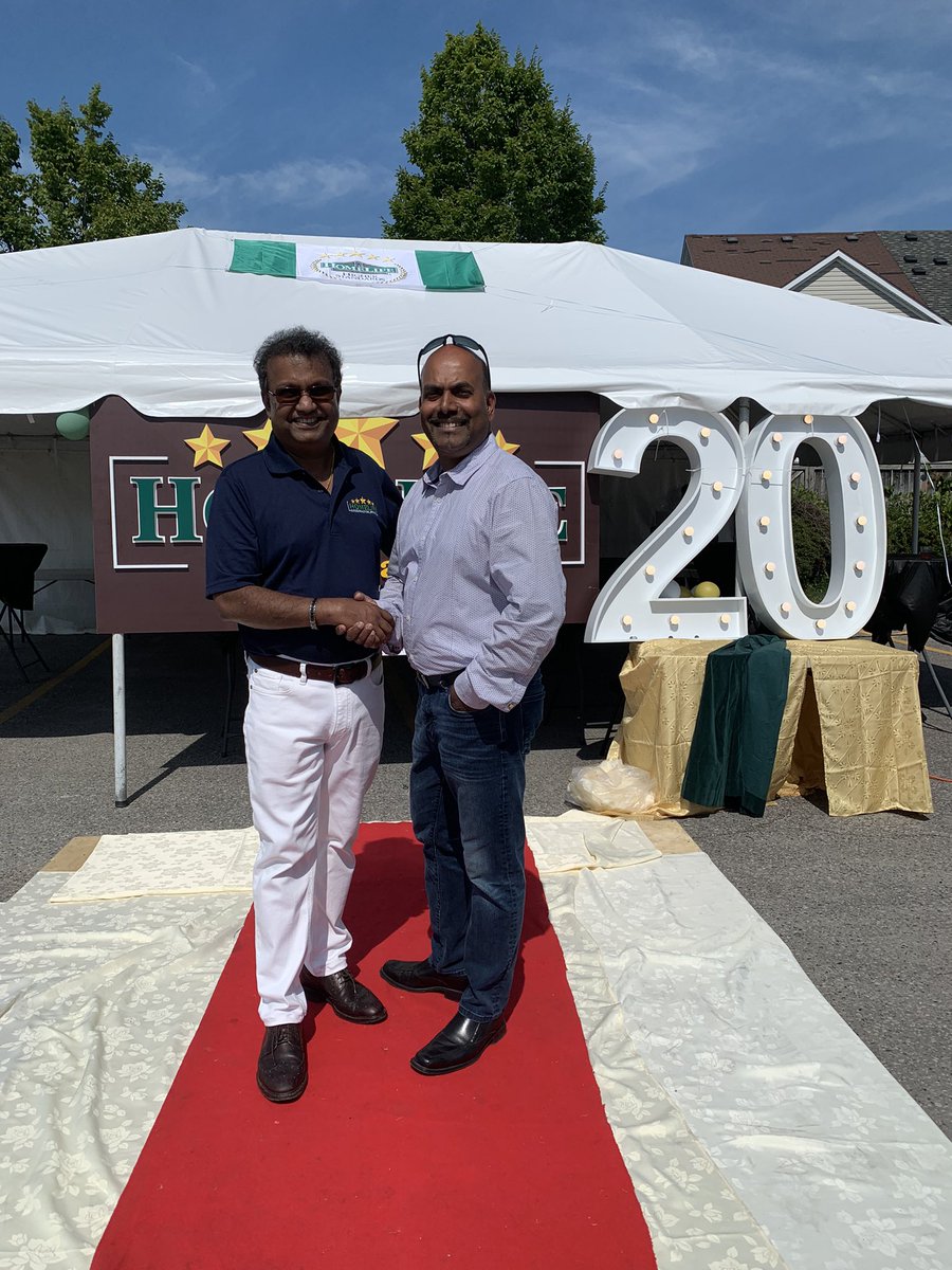 ThevaAkilan's tweet photo. @HomelifeFuture 20th anniversary celebration! #homelife #RealEstate #broker #torontorealestate #torontorealtors #property #celebration #bisring https://t.co/sbcxRgejkN