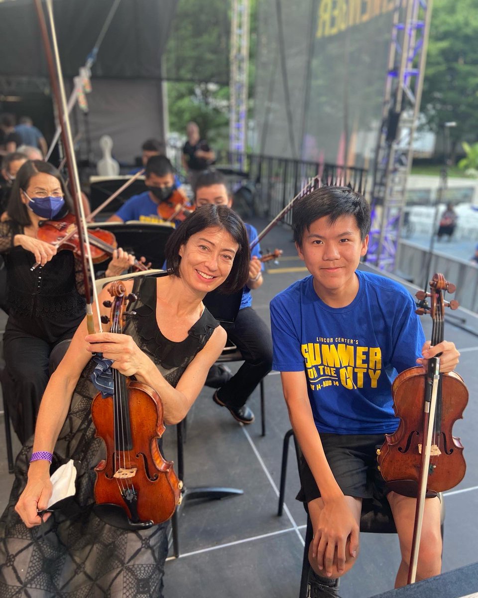 FestOrchLC's tweet photo. Congrats to all our amazing Young Artists for the past 5 days of rehearsals and concerts!!! We had so much fun performing with you and working with you all this week❤️! Let’s do it again soon!
#LaGuardiaHS
@UCMusicProject @HarmonyProgram @UpBeatNYC @OrchestraNYC #BridgeMusik https://t.co/EgNyugS04d