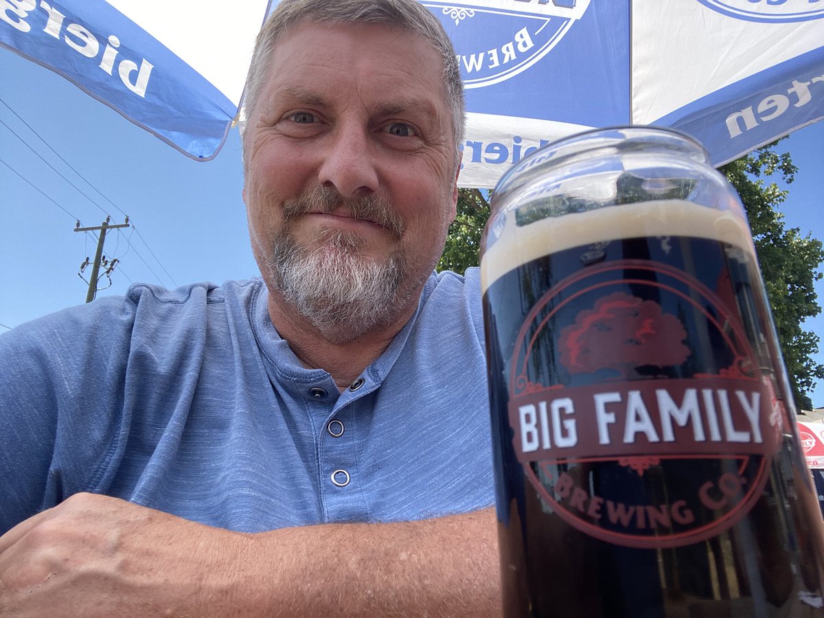 briant_7803's tweet photo. At Big Family Brewery in Sarnia, Ontario.  Excellent beers, wonderful staff, enjoyable food!  Recommend! https://t.co/JFiUKKzCbl