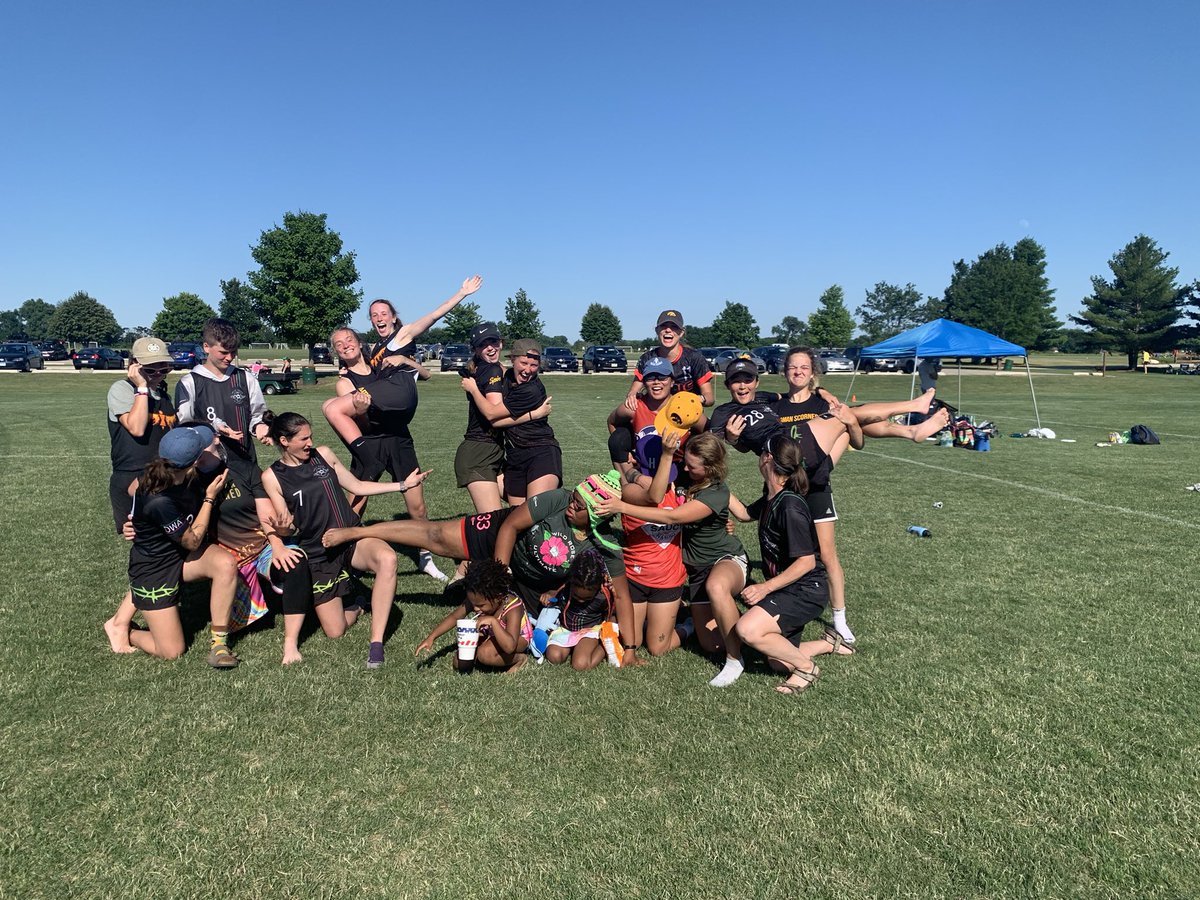 Wild Rose had a great first tournament weekend at Heavyweights! It was a weekend full of learning and bonding with new and veteran players. Looking forward to the rest of the season! 🌺🥏