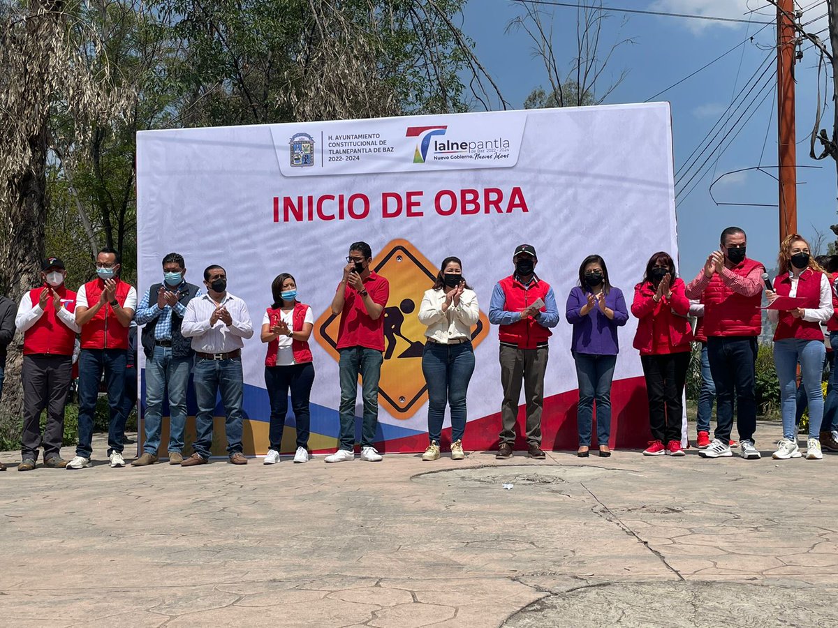 ReneeRodriguezY's tweet photo. Junto al @OPDM_Tlalne también se cambiaron líneas de drenaje, agua potable y tomas domiciliarias.

Así es como un buen gobierno con nuevas ideas trabaja por las familias. https://t.co/f5EGKMWkPk