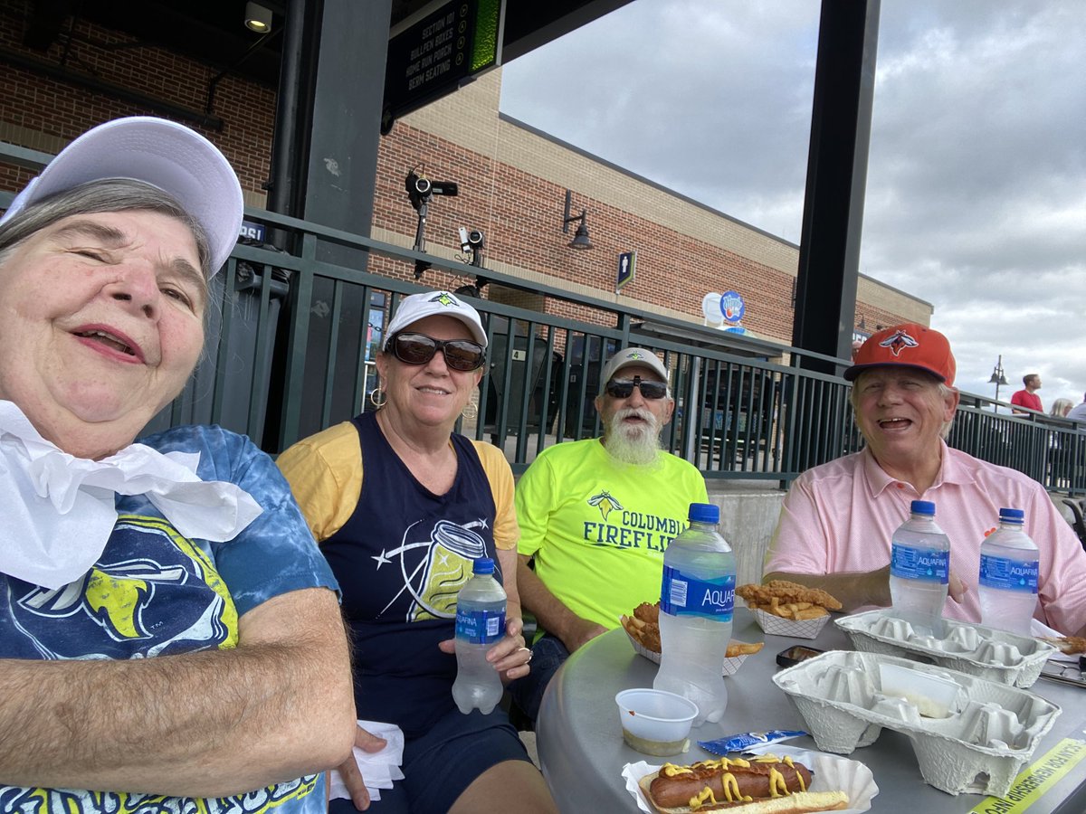 Pwooing's tweet photo. #LetsGlow https://t.co/1Z5F16kEML
