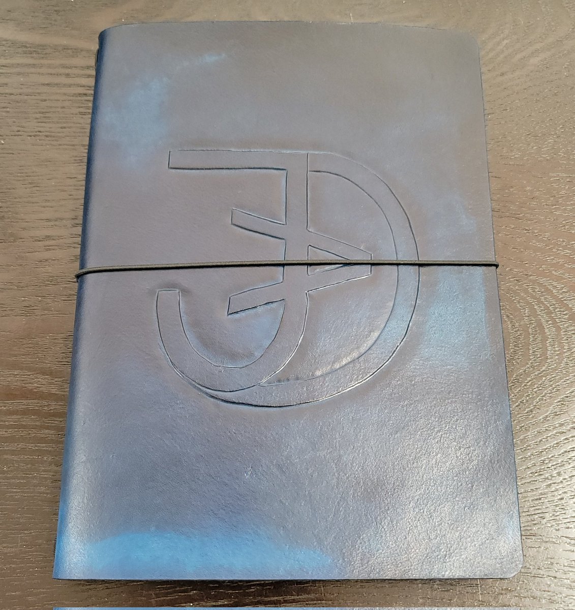 I just finished making a midori notebook cover!

I think the embossing came out pretty well considering it was my first attempt
#travelersnotebook #midori