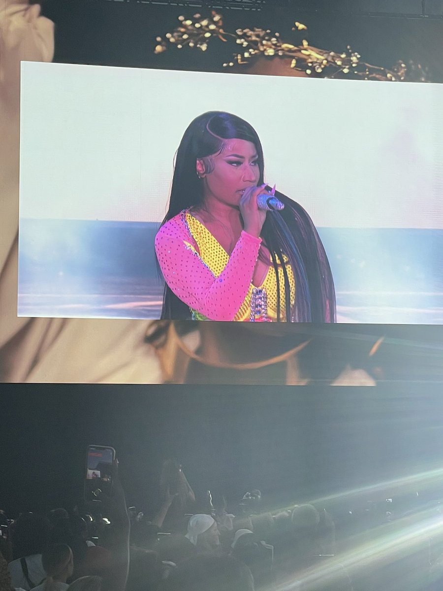 darkoutbe's tweet image. the visuals, the outfit, the song selection, NICKI MINAJ I LOVE YOU 🦄🦄🦄❤️❤️❤️❤️