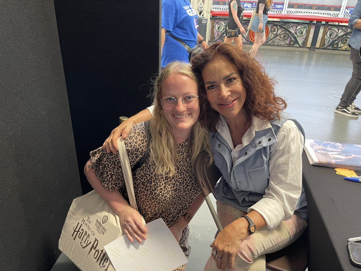 CarlyCheers22's tweet photo. Literally had the best weekend at my first ever #LFCC22 @Showmasters 🫶🏻
#davidharbour #StrangerThings #chiefHopper #FreddyKrueger #NightmareOnElmStreet #claudiawells #BackToTheFuture #JenniferParker #LFCC22 https://t.co/O0LM1ZC2yr