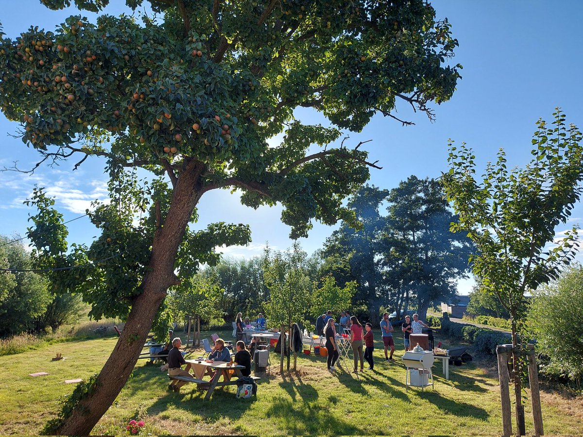 meta knol (@knolmeta) on Twitter photo Perfect weer voor een buurtbarbecue in ons boomgaardje <a href="/boterhuispolder/">LakenvelderBoerderij</a>. Met vlees en ijs van de buren <a href="/Boterhuys/">Gerard Mul ๐๐๐จโ</a> en kaas van boerderij De Eenzaamheid. Dat was leuk! Perfect weer voor een buurtbarbecue in ons boomgaardje <a href="/boterhuispolder/">LakenvelderBoerderij</a>. Met vlees en ijs van de buren <a href="/Boterhuys/">Gerard Mul ๐๐๐จโ</a> en kaas van boerderij De Eenzaamheid. Dat was leuk!
