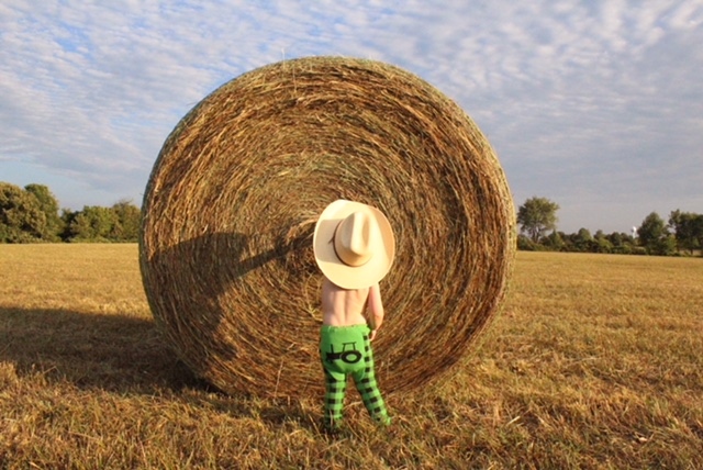 Green Tractor Leggings

#doodlelove #thedoodlepants #doodlepants #cottonleggings #matchingsets #hoodieseason #kidhoodies #matchingtee #twinning #cutekidclothes #comfykidclothes #babyleggings #kidleggings #ootd #whenisyellowstonecomingback #greentractor