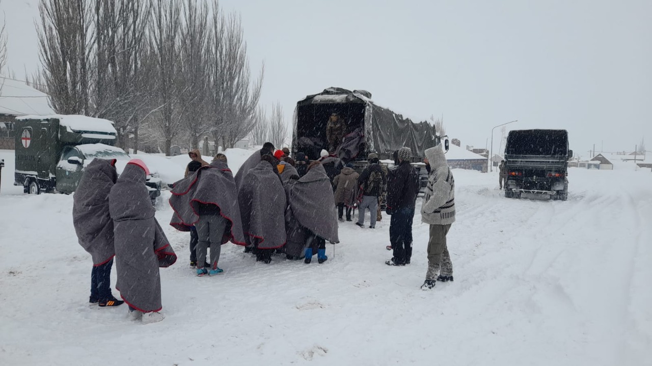 Finalmente, fueron rescatadas las personas varadas por la nieve en la Cordillera