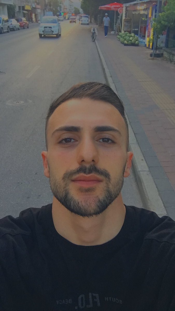 bembeyaz odalar, renklere kapalı garip dünya!