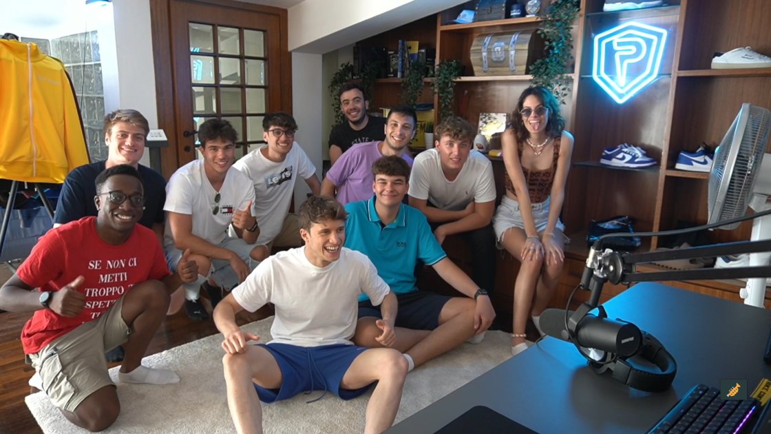 Simonsx__'s tweet image. a family💘