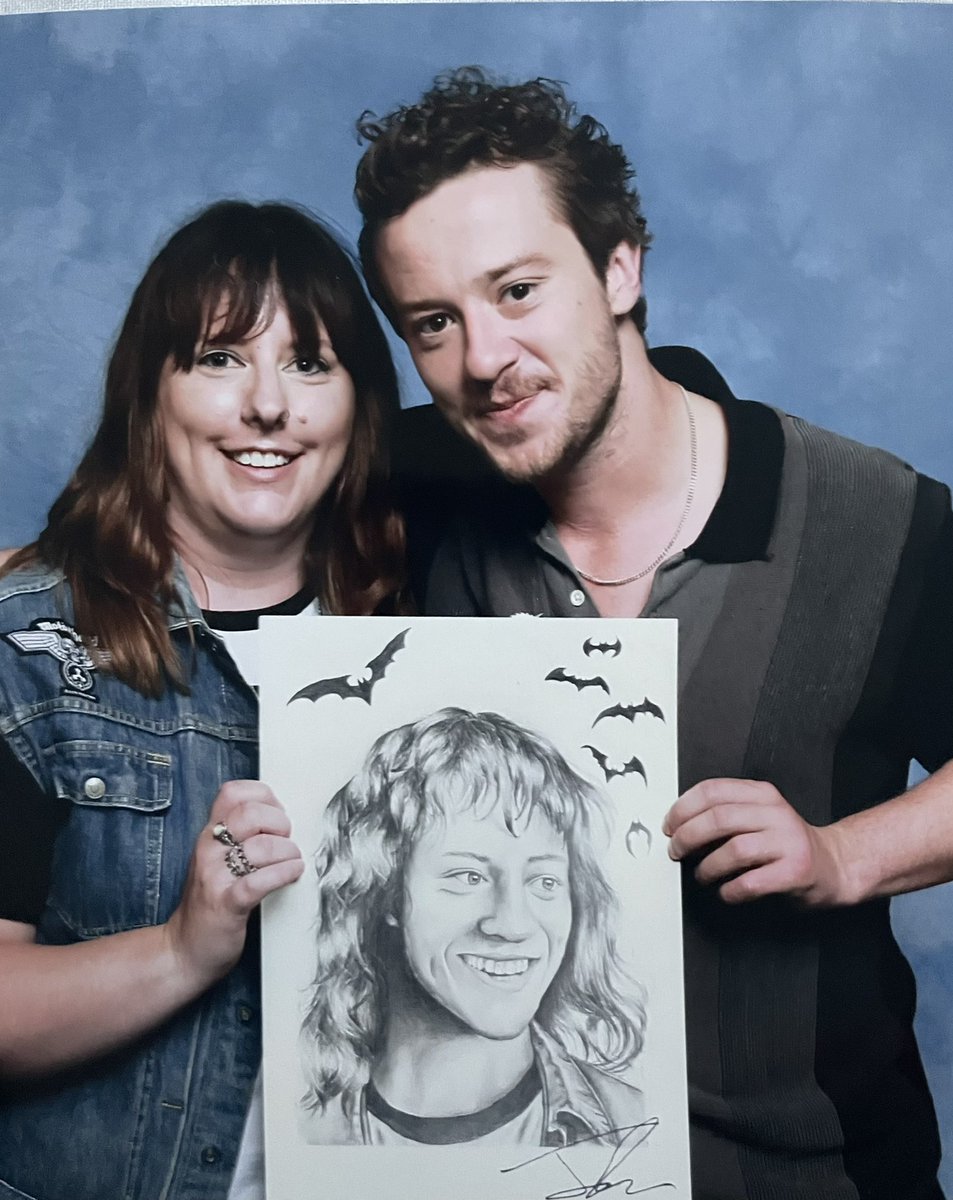 the_arty_geek's tweet photo. I have so much love for this angel, Joe is just as nice a guy as you would expect - he’s everything and more, he engaging, kind, appreciative and so polite, what an inspiration @Stranger_Things #josephquinn #LFCC22 #londonfilmandcomiccon https://t.co/srUKRPeCu8
