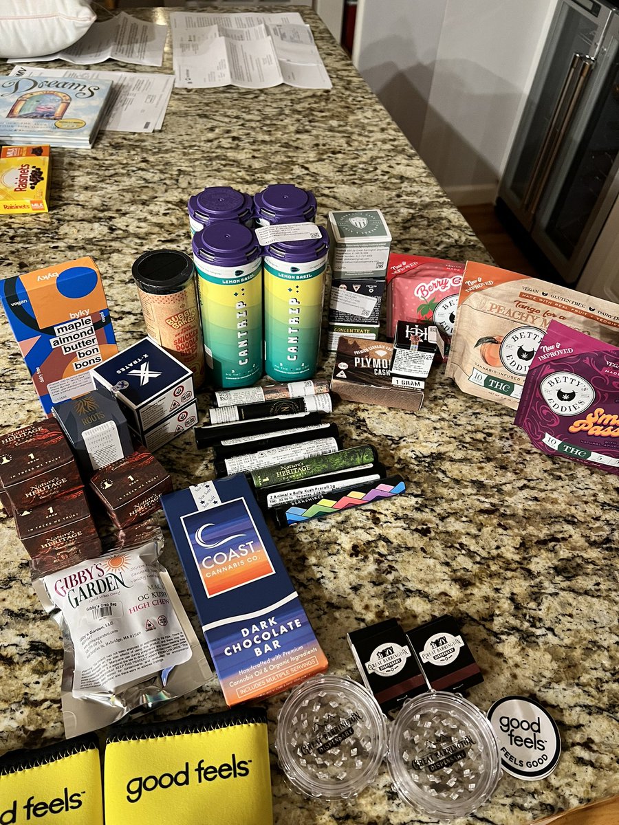 StormedRogue8's tweet photo. @cookiesglobal #cookies710 I would love to smoke on some #cookies #rosin #dabs #710Day #CannabisCommunity https://t.co/YHSy2Cb08Q