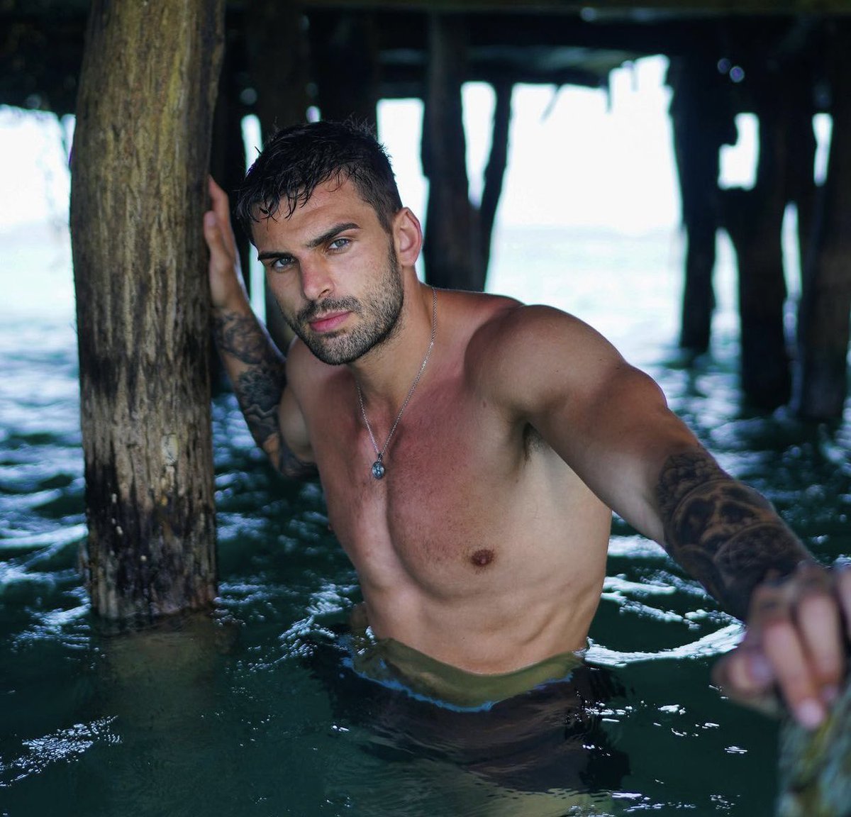 OfficialPLT's tweet photo. Sorry WHAT?! Adam Collard is back!! 🤯 #LoveIsland https://t.co/IFRa64FYrj