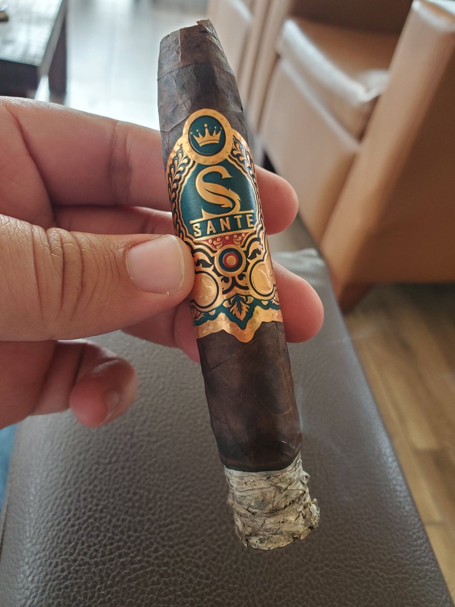 santelises's tweet photo. “Fumar puros es como enamorarse. En primer lugar te sientes atraído por su forma, te quedas por su sabor y siempre se debe recordar, nunca dejar que la llama se extinga” -Sir Winston Churchill-
#SantéCigars #TradicionFamiliarSC https://t.co/1jEQtadBxG