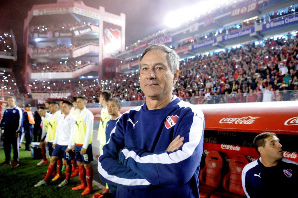 Y si te extraño, no es extraño