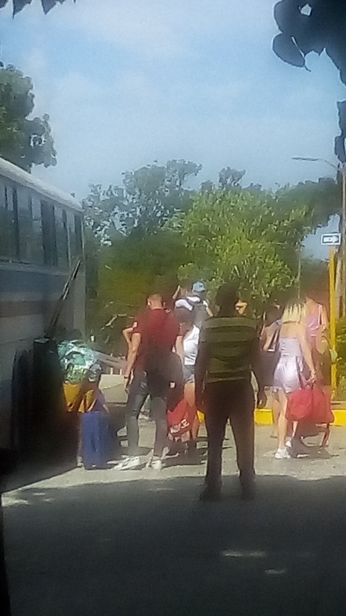 De regreso los estudiantes de la UCLV para dar inicio en el día mañana al periodo de exámenes finales. Éxitos #Cuba #CubaPorla Paz #CubaPor la Vida