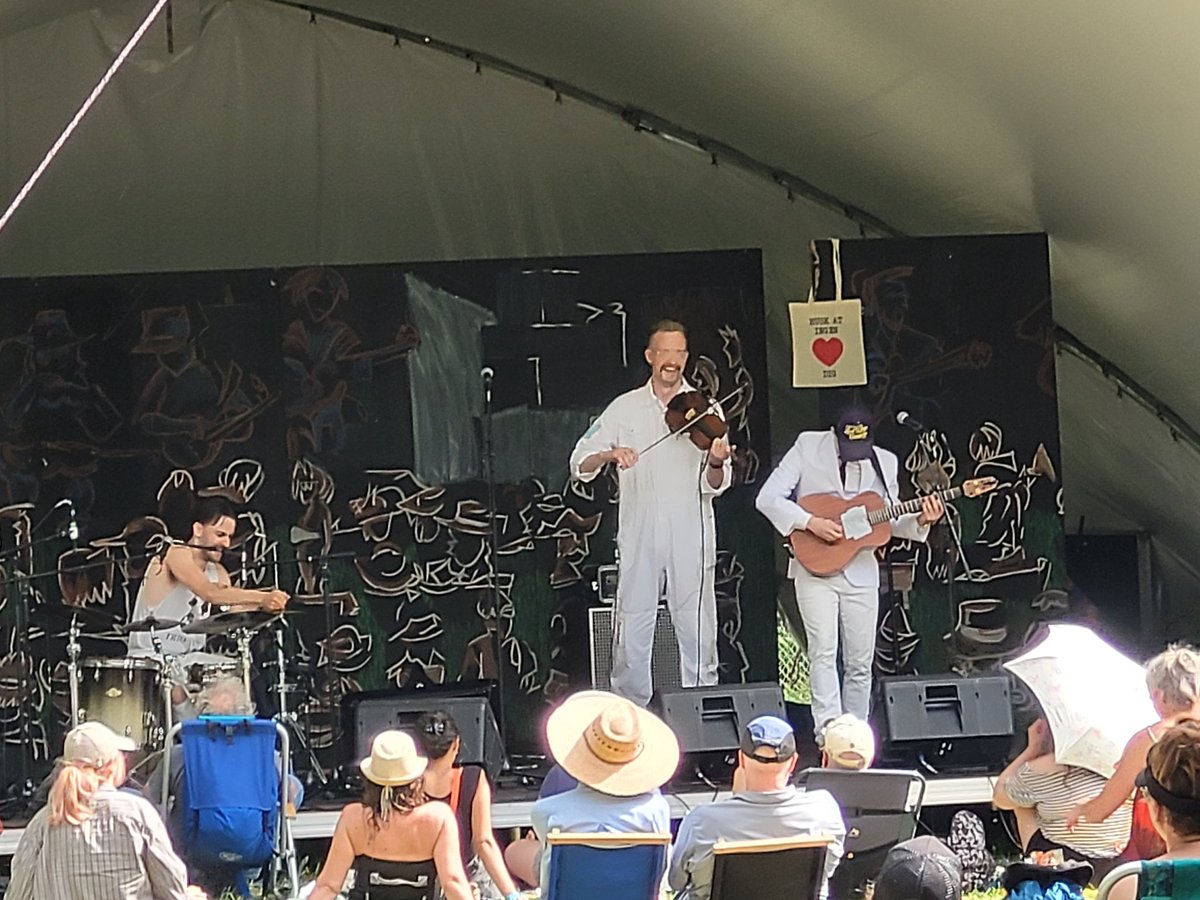 cretin_rob's tweet photo. "This concert is about fucking stuff up," frontman of Danish folk-punk agitators Trio Svin @Winnipegfolk https://t.co/rYm0Zva8r5