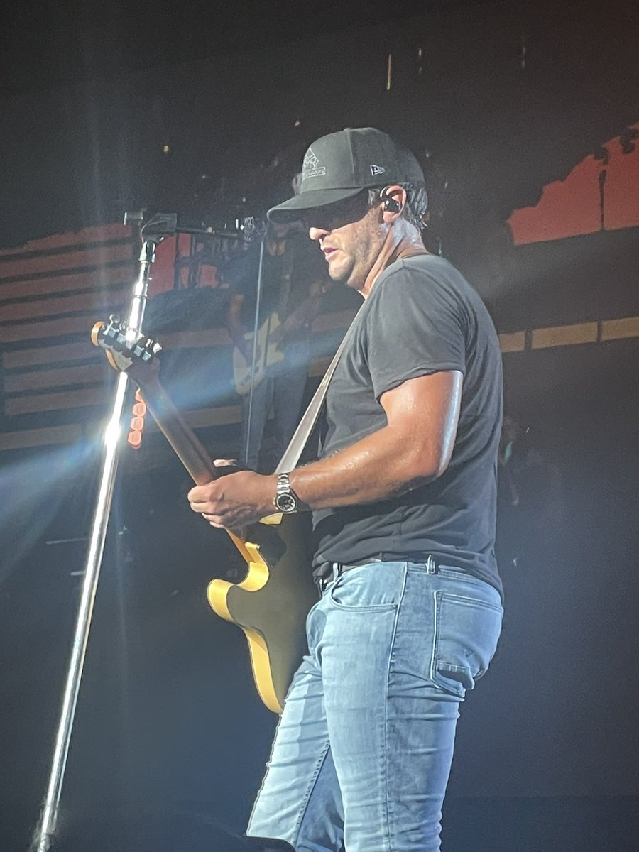 siennapaoni's tweet photo. Raised Up Right Tour, Atlanta Georgia. https://t.co/zN9CKyXXdG