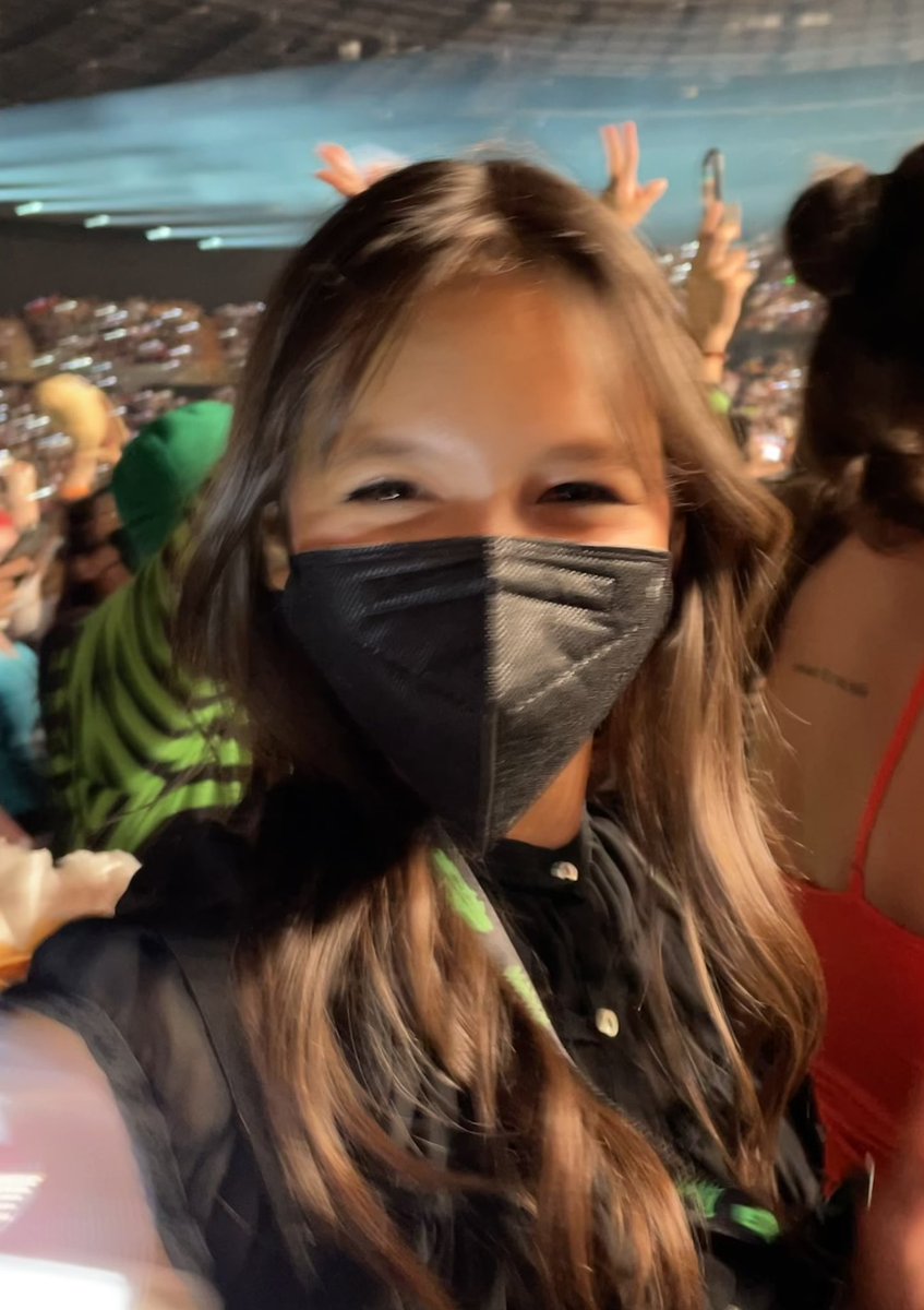 TinzarT's tweet photo. Took my sailor girl to her first concert yesterday and just wanted to thank @Stray_Kids and congrats on such a great show! 

STAYs were amazing too, wearing masks to protect the artists and each other. We had so much fun. 

#STRAYKIDSINLA 
#StrayKids_2ndWorldTour https://t.co/P9cVtVYJhj