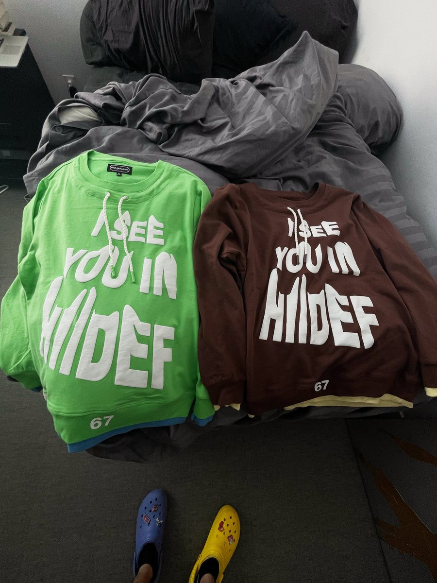 hiidef3000's tweet photo. OK EITHER DOING THE BROWN/CREAM OR GREEN/BLUE DRAWSTRING CREWNECK VARIANT THIS WEEK, WHICH WILL IT BE? https://t.co/jyIRkICQwG