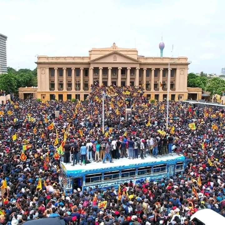 Raj4Ssr's tweet photo. Power to the people... we will not tolerate opression any longer. 
#GoHomeGota #GoHomeRanil #SriLankaProtests #SriLankaEconomicCrisis https://t.co/6Dg9s0Yfvt