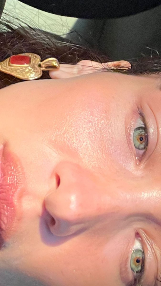 gillarry bot tweet media