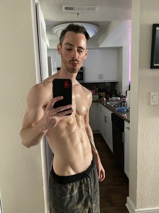 I&rsquo;m all slippery. 😋 https://t.co/xGevQk0uTA<a href="/tag/phawards2024"class="tags"><span>#phawards2024</span></a>