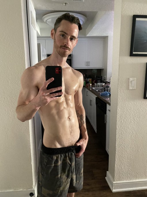 I&rsquo;m all slippery. 😋 https://t.co/xGevQk0uTA<a href="/tag/phawards2024"class="tags"><span>#phawards2024</span></a>