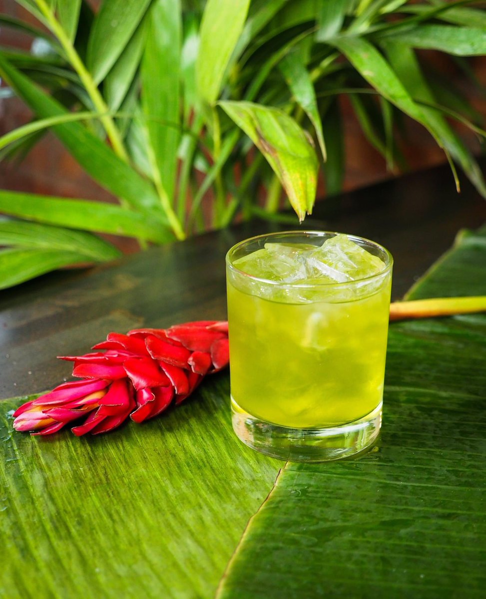 Homestead_Chi's tweet image. Join us for a drink before or after @westfestchicago - We're open from 5PM - 12AM!

🌸 Pandan Old Fashioned {Bonded bourbon, pandan, orange bitters, and mole bitters}