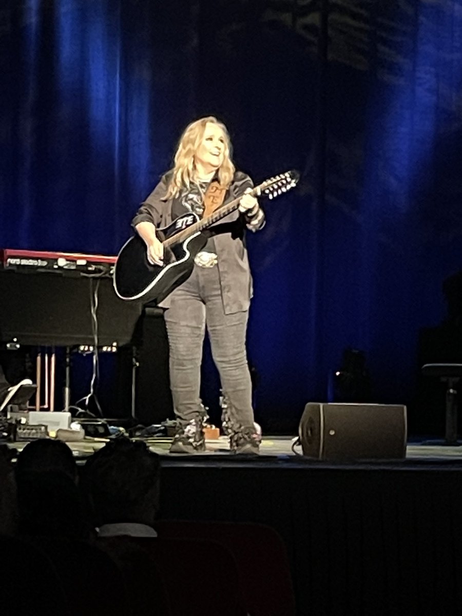 METheLegend1's tweet photo. A deep bow to ⁦@metheridge⁩  who got a seated audience on their feet… a few  mic problems but all worked out great … and ⁦@tracykate24⁩ got her song 😉👍 https://t.co/1Xi0ekmgdi