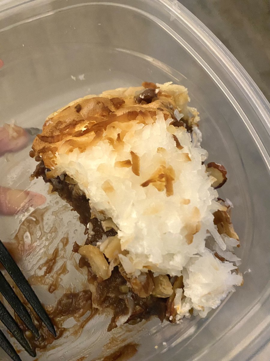 earlgreywolff's tweet image. If I try your pie just know it means I would die for you. #almondjoypie #eatthedamnfood