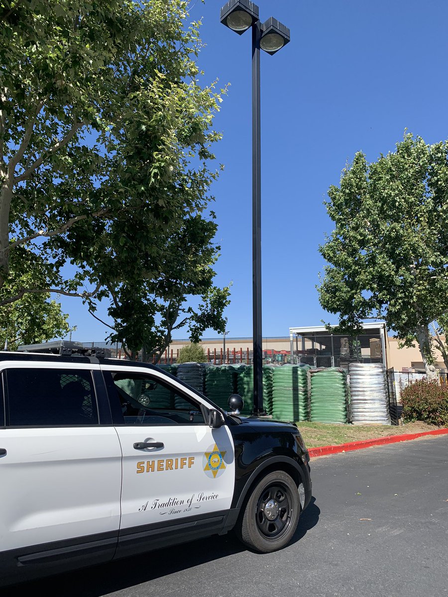 SCVSHERIFF's tweet photo. If you plan on being out today, don’t leave pets behind in your car. It’s 100 degrees out, so it’s 120 degrees for your pet inside a car. Leaving windows cracked open still puts them at risk to overheat & puts your car at risk for theft. Stay cool SCV!
#HeadsUp #GuardThatAuto https://t.co/26ShWPUyuA