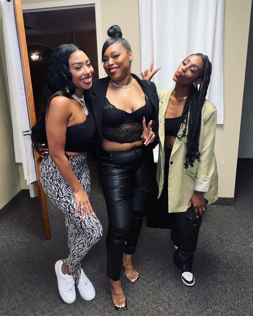_lolbrielle's tweet photo. The show was 🔥 if you don’t believe me, pull up to sum and see  😁 @TheBSimone @GotDamnZo https://t.co/1NPXt9LSHj